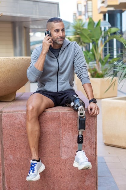 A photo of a technician adjusting a prosthetic leg for a Brazilian paralympic runner. The focus is on the precision and care involved in ensuring the athlete has the best possible equipment for competition.
